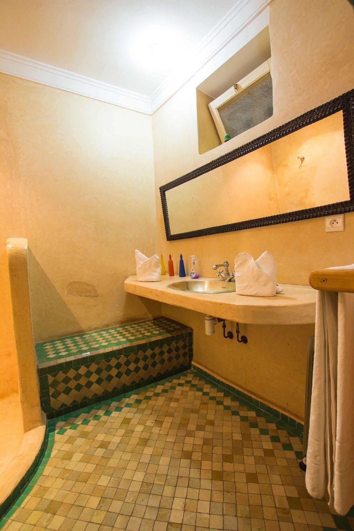 Zinoun & 11 Riad 3*